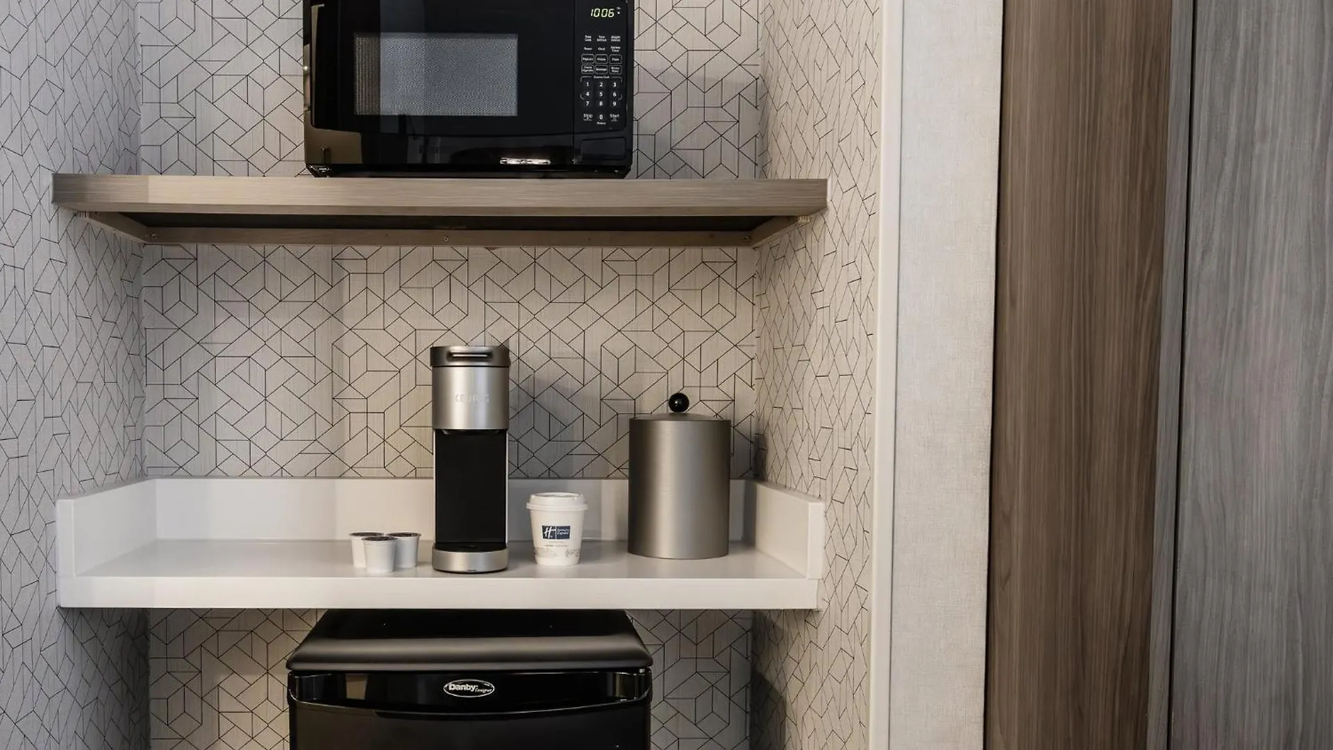 Holiday Inn Express Toronto-North York By Ihg Hotel Toronto