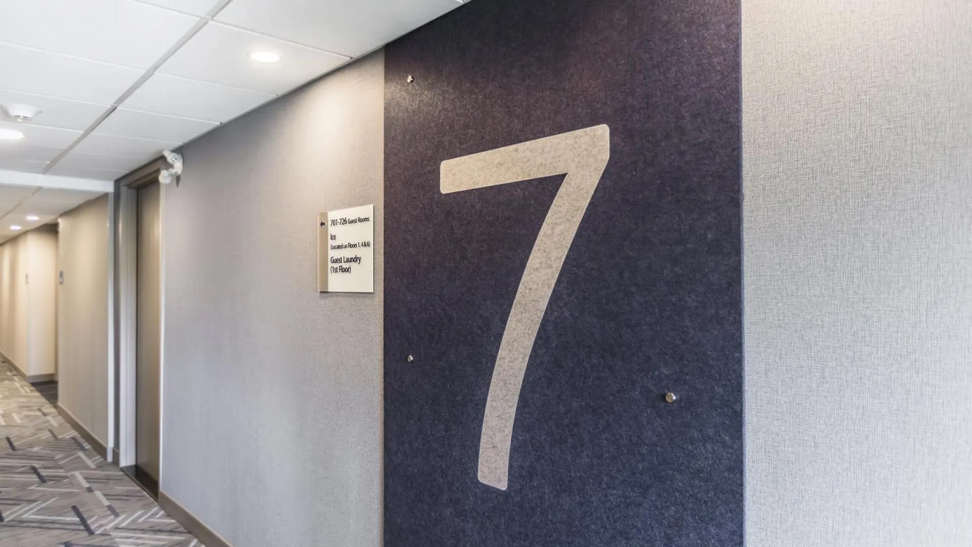 Holiday Inn Express Toronto-North York By Ihg 3*, Toronto